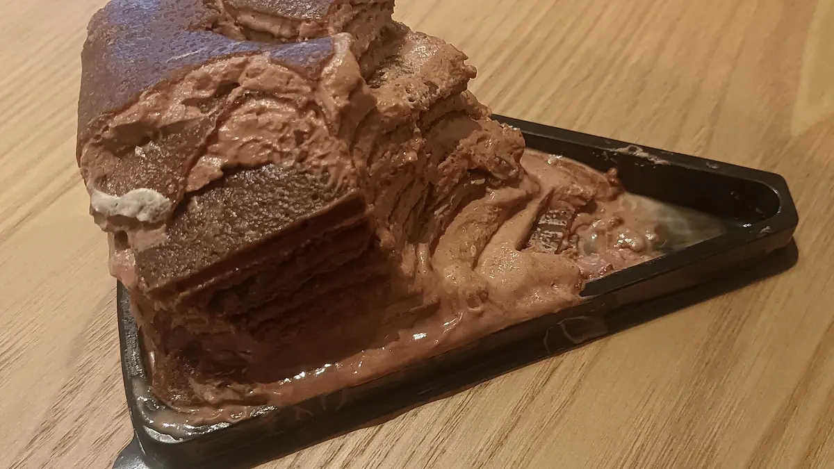 The Bulleid Buffet – cake shop in Okehampton town centre